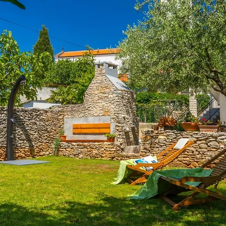 Nina By Guide Apartman *