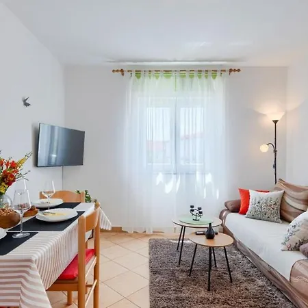 Apartment Nina By Guide