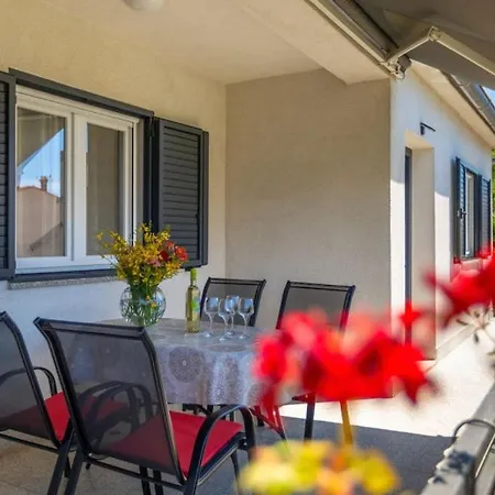 Apartment Nina By Guide Medulin