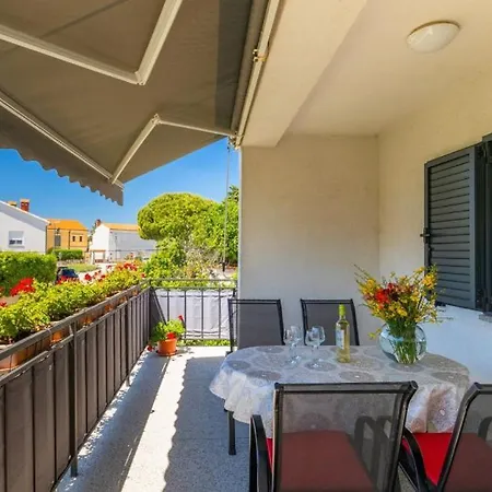 Apartment Nina By Guide