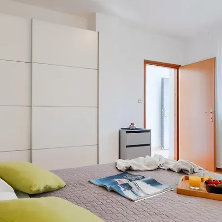 Nina By Guide Apartment